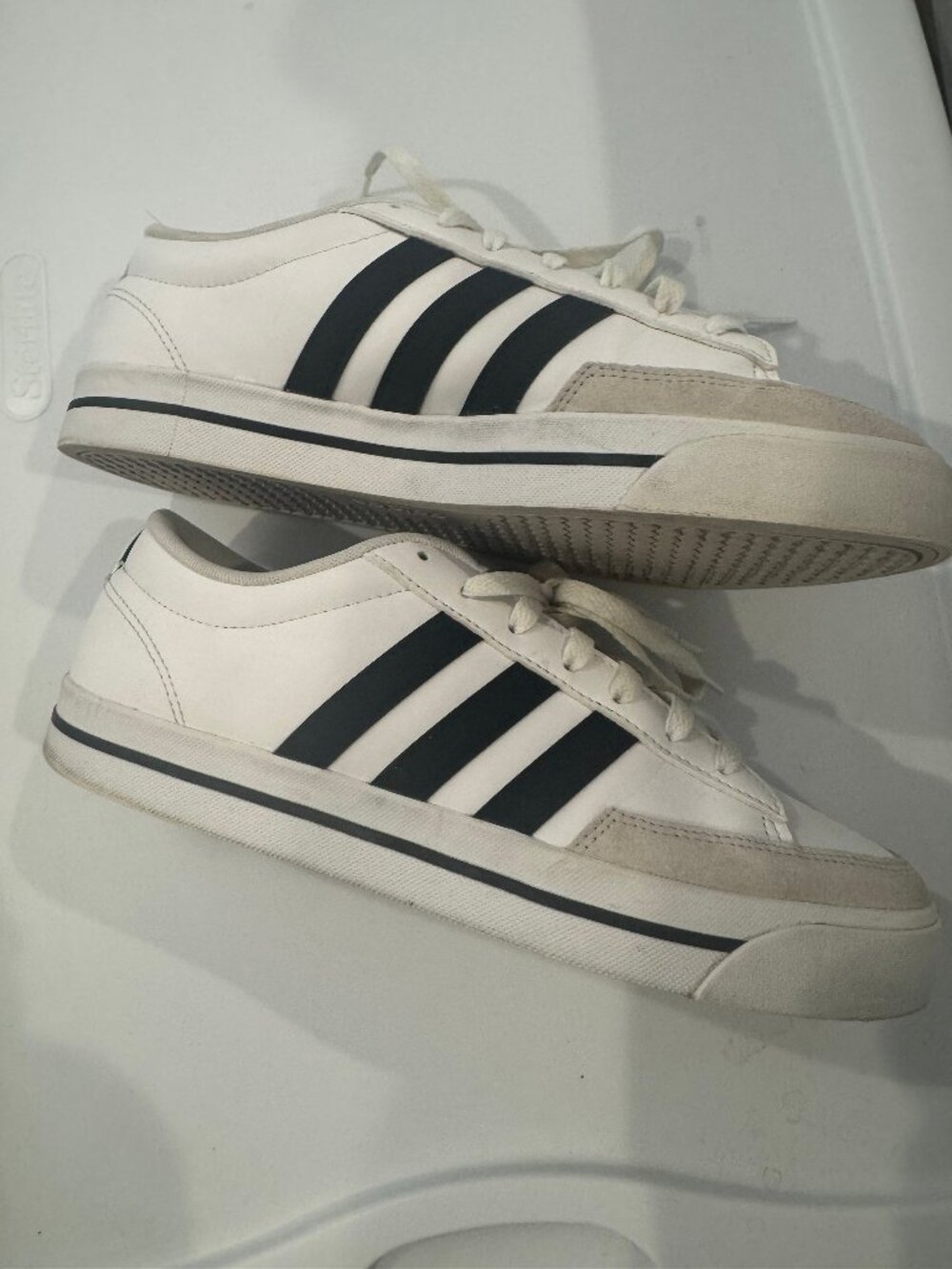 Great deal!Adidas Men's Retrovulc White / Black Skateboarding Shoe  Men's size 8